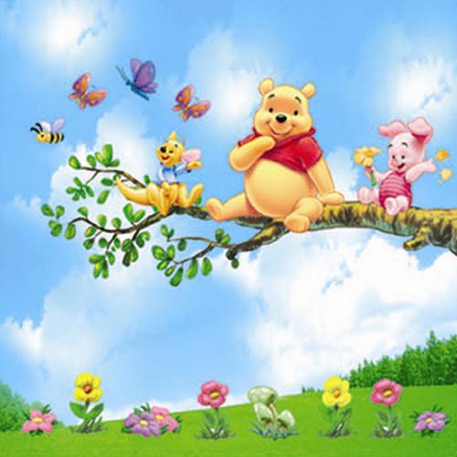 Macko Pooh na strome s prasiatkom